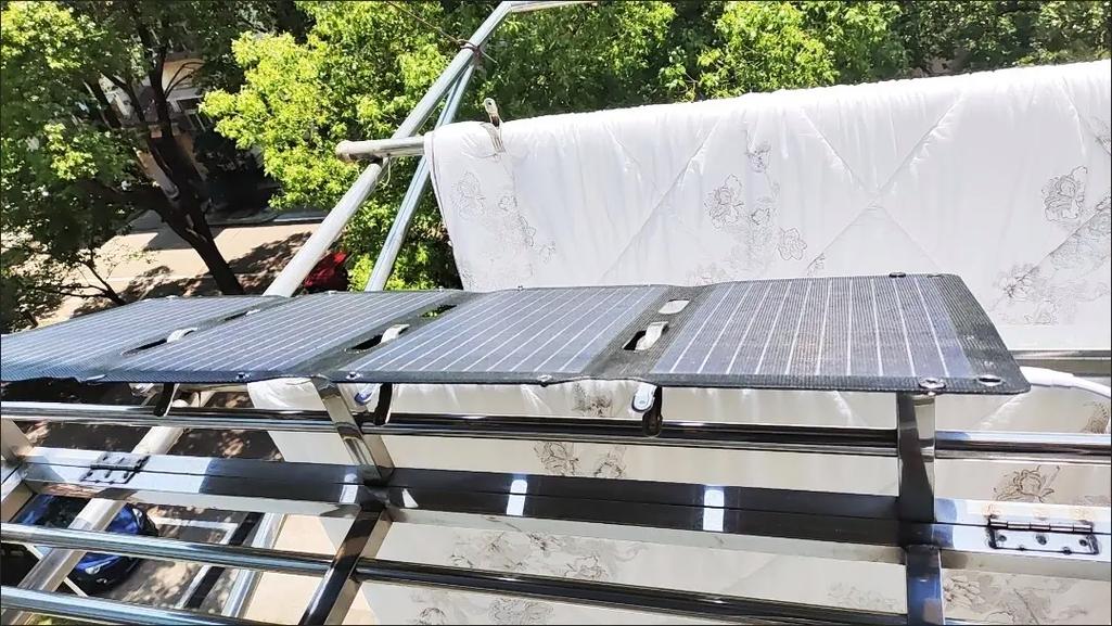 太阳能板 野外求生的电力守护者